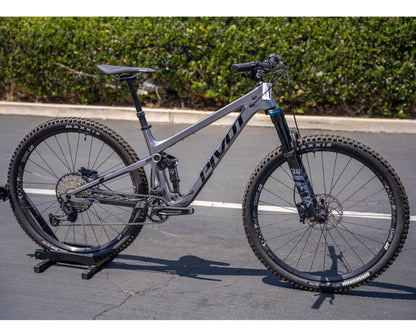 2021 Pivot Trail 429 V3 Race XT Met Silver MD